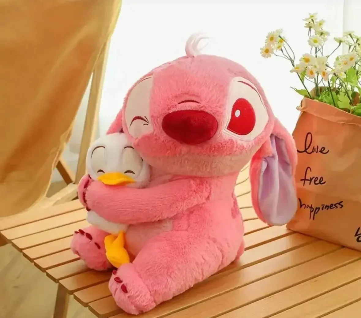 Ördeğe Sarılan Pembe Stitch Peluş (30cm)